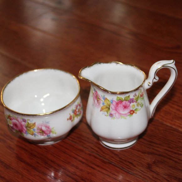 Royal Albert cream & sugar - Picture 2 of 5